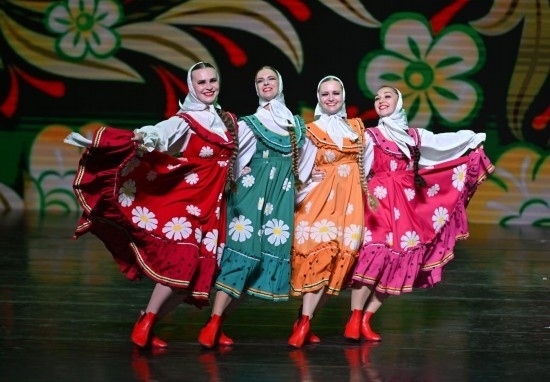 6月22日，2024-2025“中俄文化年”海南島歡樂節(jié)俄羅斯藝術(shù)團(tuán)體巡演在海口市舉行。新華社記者郭程攝