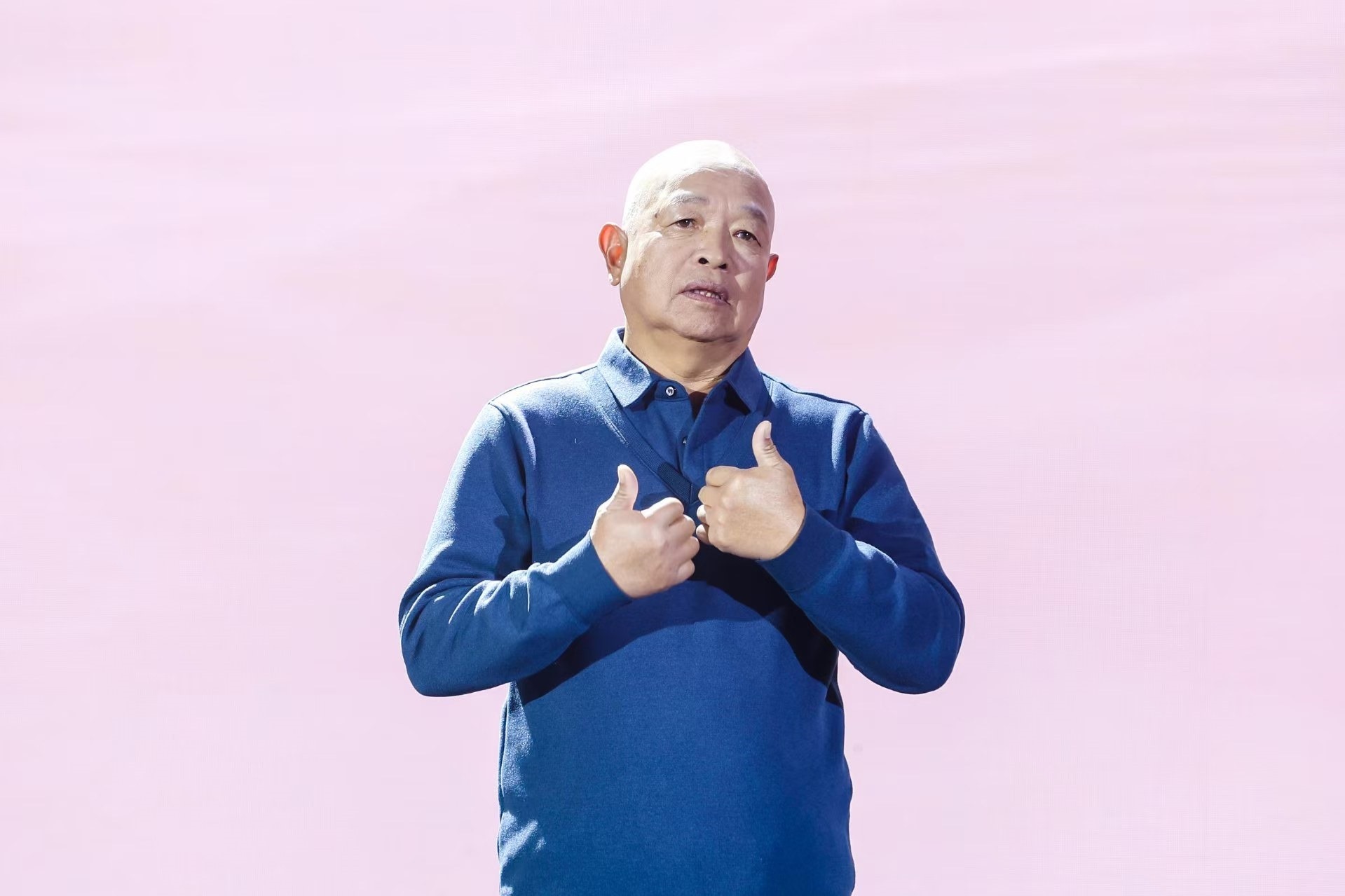 “山東好人”、煙臺(tái)市無聲洗車場經(jīng)理柳興濤。人民視頻供圖。