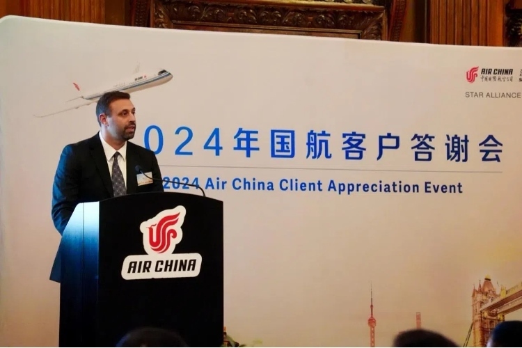 英國48家集團(tuán)俱樂部主席杰克·佩里發(fā)表致辭。吳若鳴攝