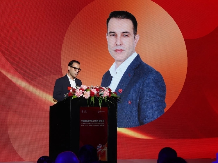 阿聯(lián)酋電信公司國際漫游與物聯(lián)網(wǎng)業(yè)務(wù)負責人賈瓦德·本塔賈爾致辭。中國聯(lián)通中東公司供圖