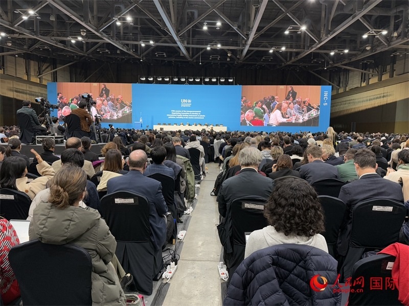 圖為塑料污染政府間談判委員會第五次會議現(xiàn)場。人民網(wǎng)記者 莽九晨攝