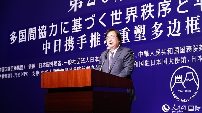 日本言論NPO理事長(zhǎng)工藤泰志宣讀《東京共識(shí)》。人民網(wǎng) 蔣曉辰攝