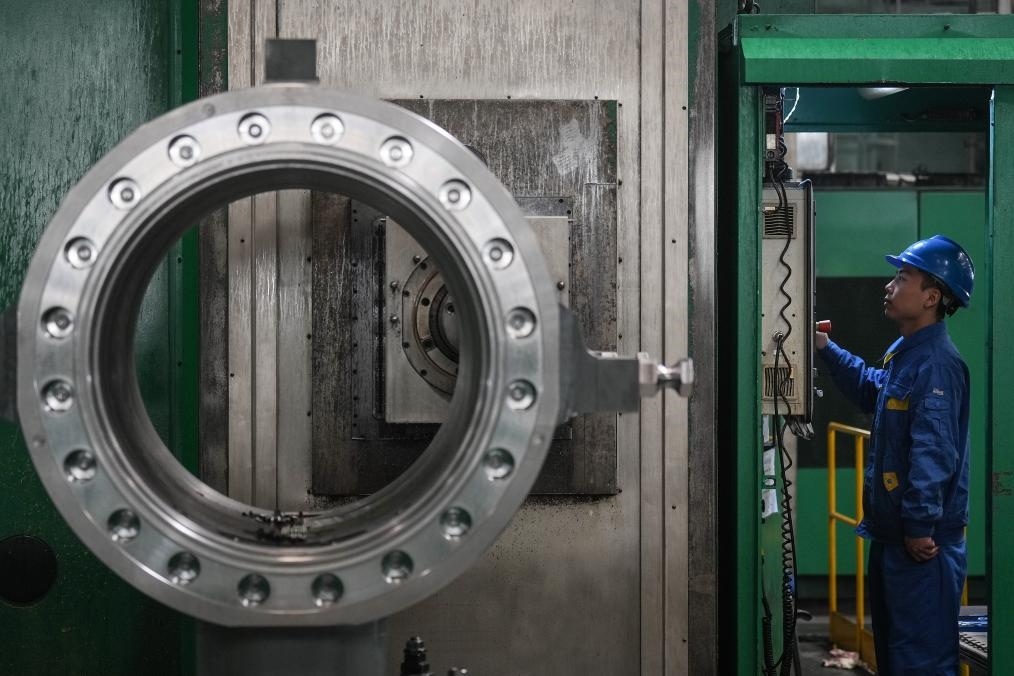 2023年2月14日，沈陽鼓風(fēng)機(jī)集團(tuán)股份有限公司的工人在車間工作。新華社記者 潘昱龍 攝