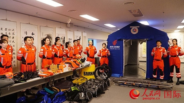 國航日韓支社捐贈的專業(yè)救援裝備。人民網(wǎng) 蔣曉辰攝