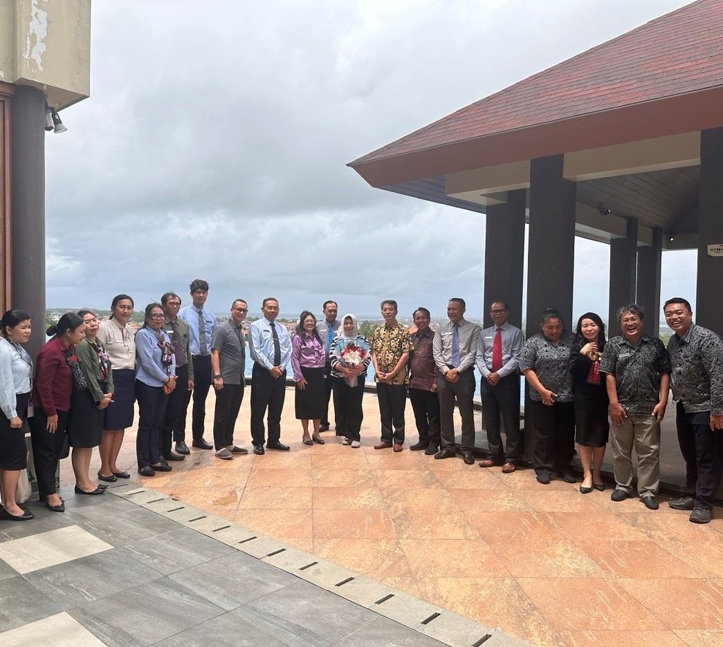 座談會全體人員合影。烏達雅納大學(xué)旅游孔子學(xué)院供圖