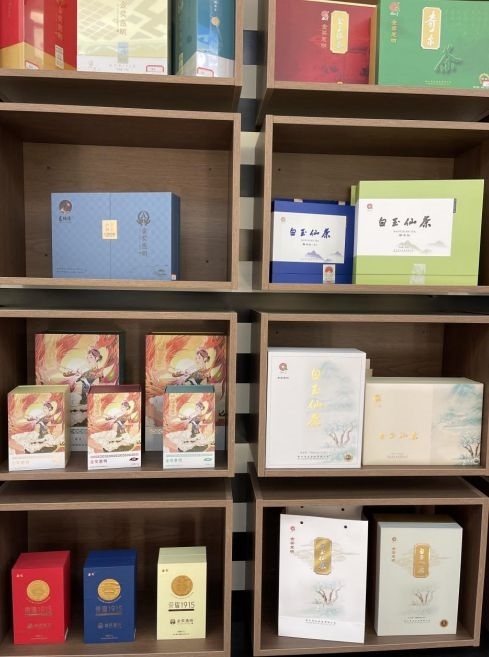 景寧各種茶葉產(chǎn)品。劉軍國攝