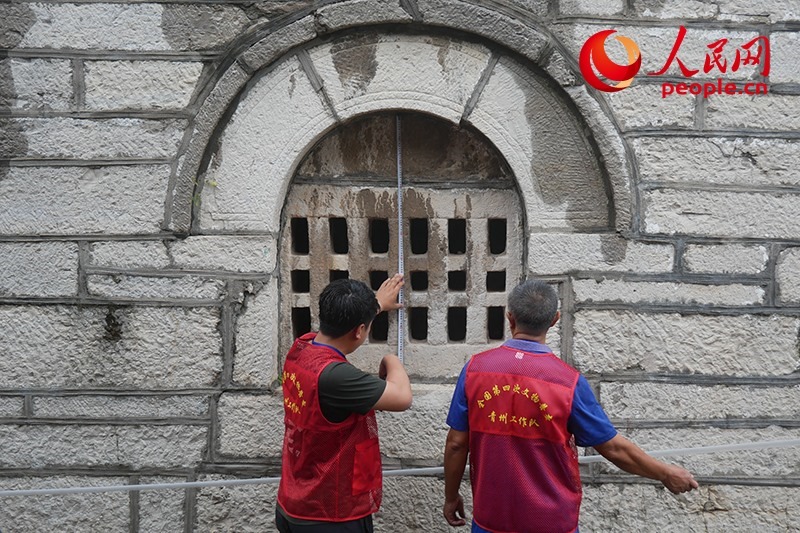 9月14日，山東青州，文物普查隊(duì)員正在實(shí)地調(diào)查。人民網(wǎng)記者 韋衍行攝