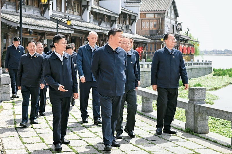 2024年3月18日至21日，中共中央總書記、國家主席、中央軍委主席習近平在湖南考察。這是19日上午，習近平在常德河街考察。 新華社記者 謝環(huán)馳/攝