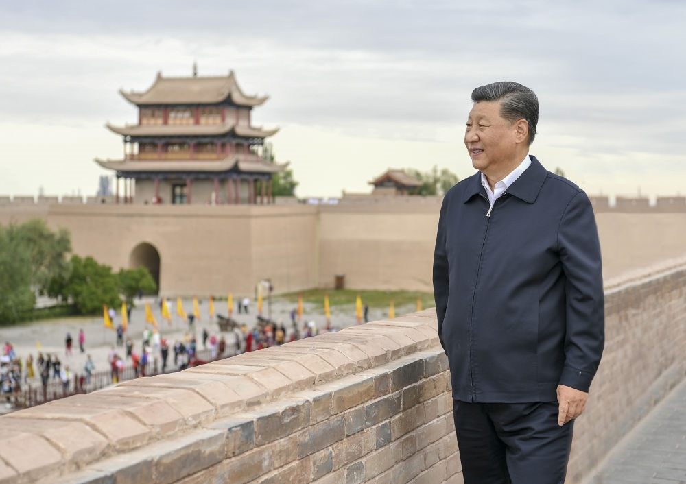 2019年8月20日上午，習(xí)近平總書記來到嘉峪關(guān)關(guān)城，登上城樓察看關(guān)城整體面貌，聽取河西走廊長城、關(guān)隘歷史文化情況介紹。新華社記者 謝環(huán)馳 攝