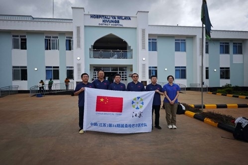 中國(guó)援桑給巴爾醫(yī)療隊(duì)在基文吉區(qū)醫(yī)院開展相關(guān)活動(dòng)。中國(guó)援桑醫(yī)療隊(duì)供圖