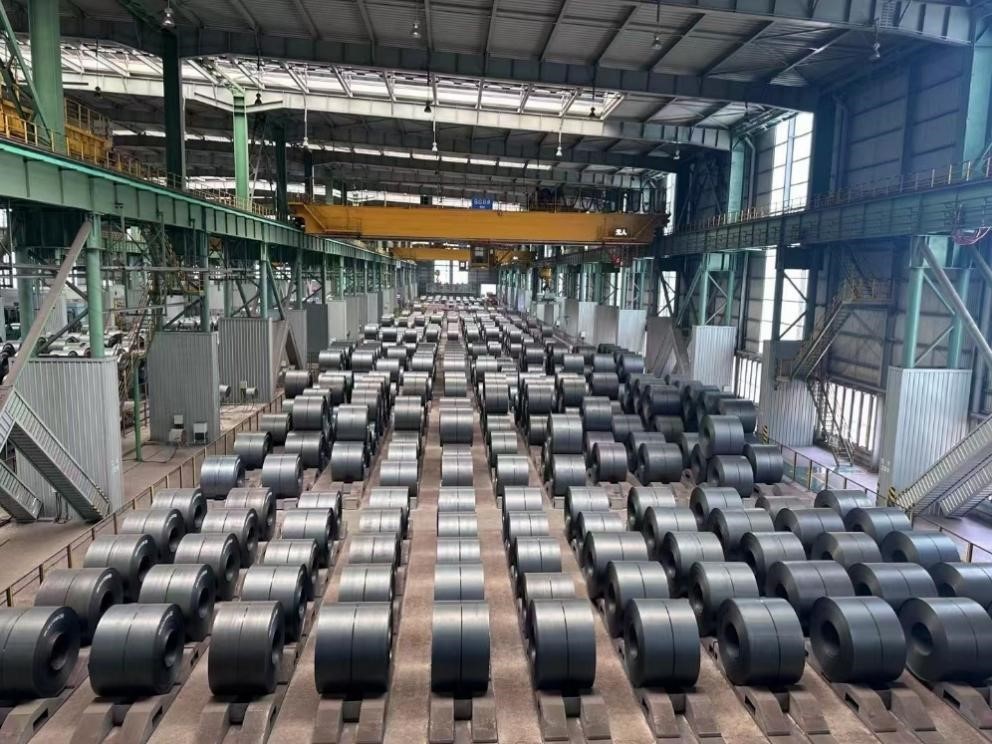 某鋼鐵工廠的自動(dòng)生產(chǎn)線。人民網(wǎng)記者 王紹紹攝