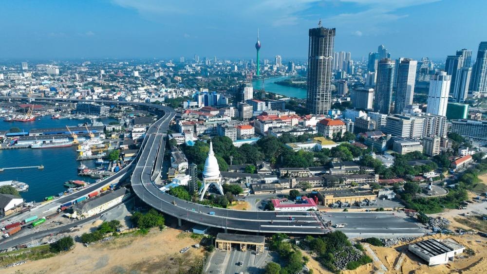 這是2025年1月13日拍攝的斯里蘭卡科倫坡風(fēng)光（無人機照片）。新華社發(fā)