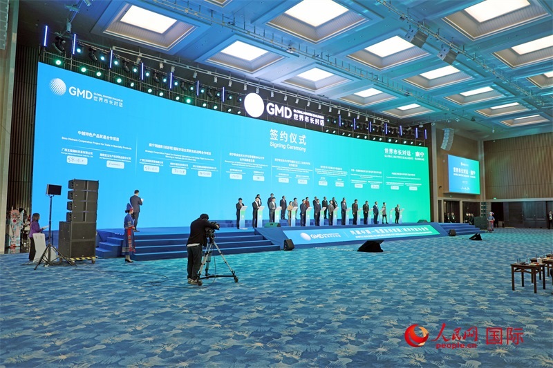 活動現(xiàn)場舉行的中國同東盟國家交流合作項目簽約。人民網(wǎng)記者趙益普攝