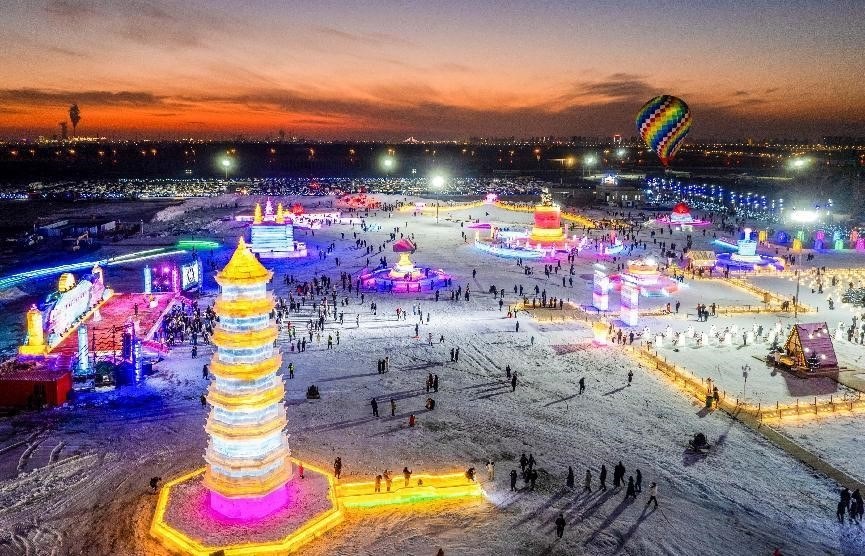 第四屆呼和浩特歡樂冰雪節(jié)活動現(xiàn)場。丁根厚攝