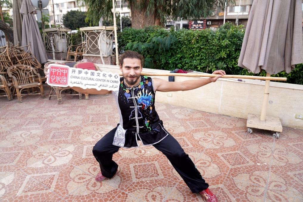 埃及民眾參與中國文化體驗活動。開羅中國文化中心供圖