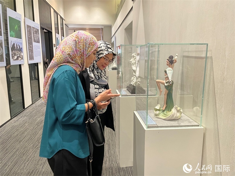 觀眾在參觀展覽。 人民網(wǎng)記者 劉慧攝