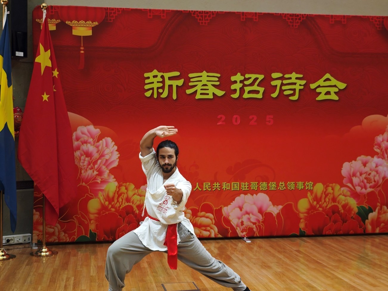 當(dāng)?shù)匚湫g(shù)愛好者的表演。中國(guó)駐哥德堡總領(lǐng)館供圖