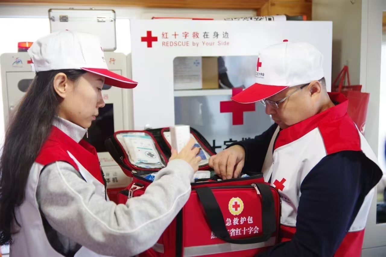 應(yīng)急救援志愿者培訓(xùn)現(xiàn)場(chǎng)。 中國(guó)紅十字會(huì)總會(huì)供圖