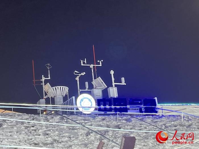 園區(qū)內(nèi)九要素自動(dòng)氣象觀測站。人民網(wǎng) 高清揚(yáng)攝