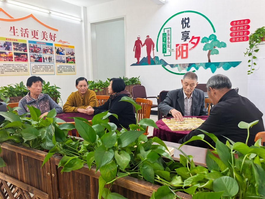 圖為湖北省咸寧市嘉魚縣潘家灣鎮(zhèn)四邑村養(yǎng)老服務(wù)驛站一角（2024年11月5日攝）。新華社記者 肖藝九 攝