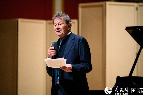 英中了解協(xié)會(huì)會(huì)長邁克爾·伍德致辭。 楊浩鵬攝