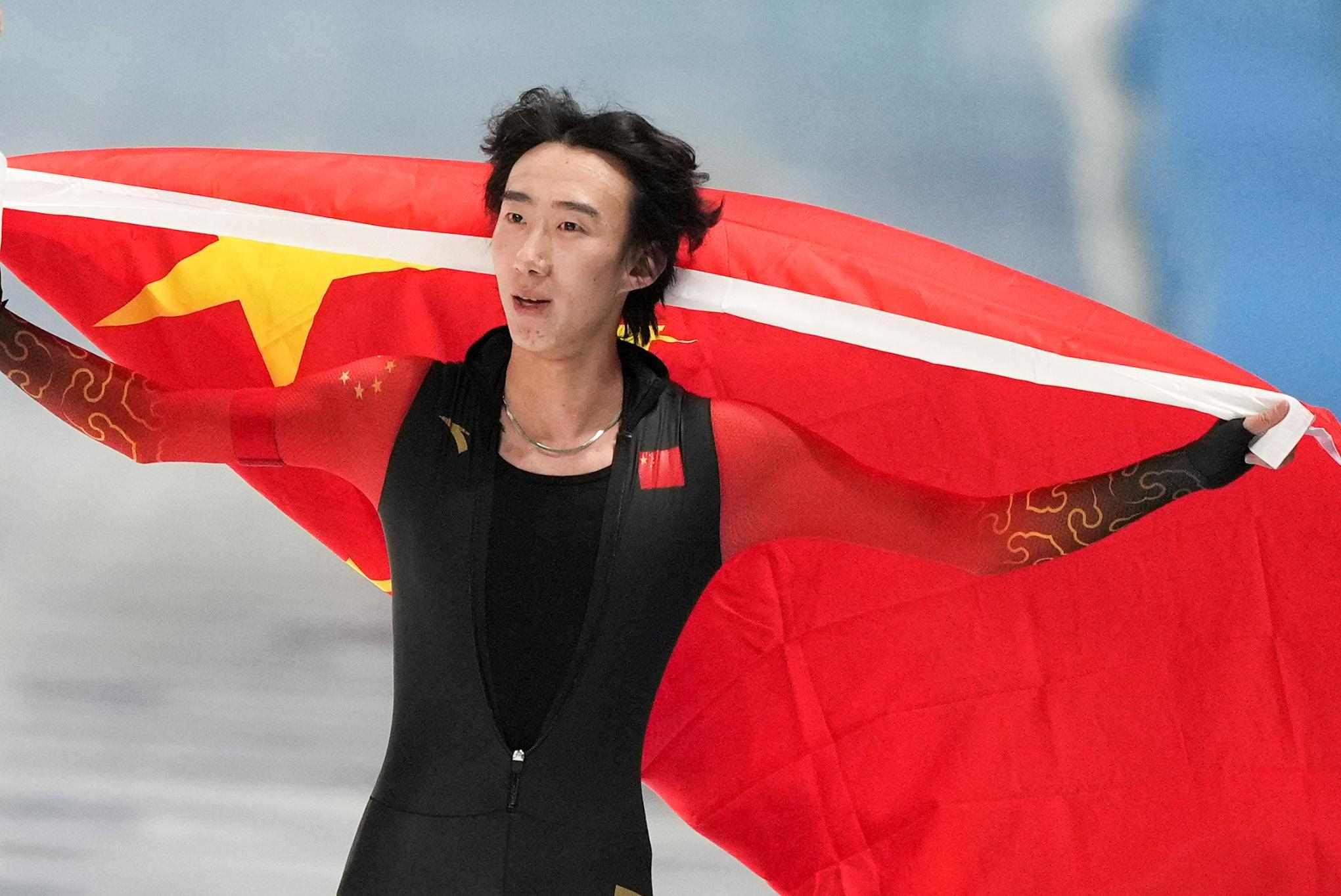 2月9日，吳宇慶祝奪冠。新華社記者 李一博 攝