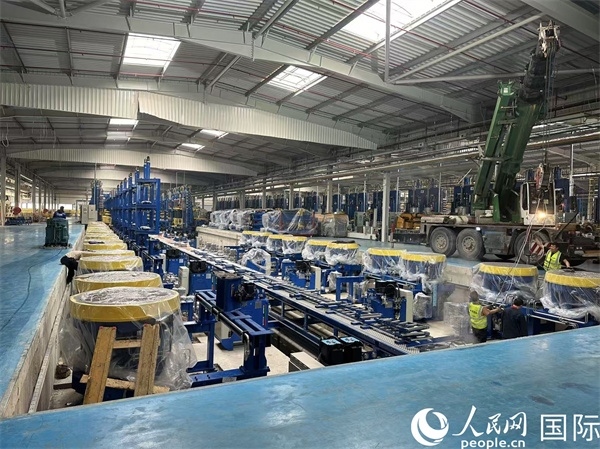 森麒麟輪胎在科技城的工廠車間。人民網(wǎng)記者 黃培昭攝