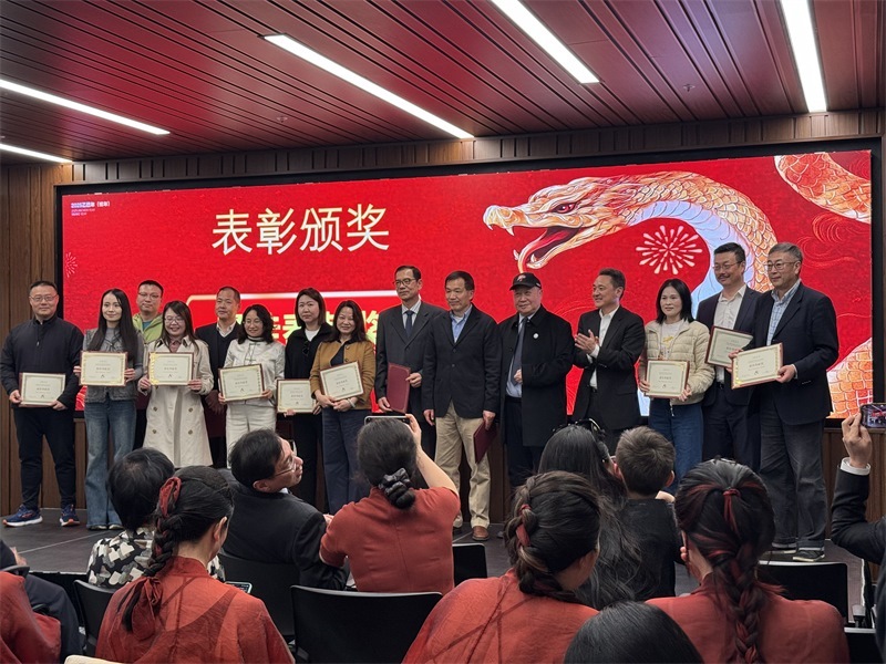 年會表彰優(yōu)秀中資企業(yè)。主辦方提供