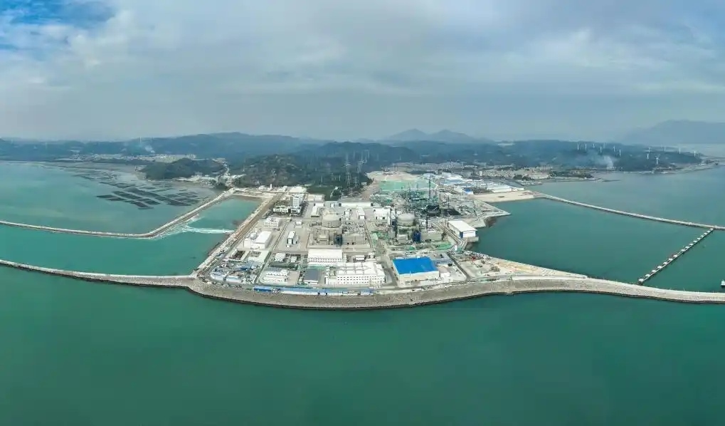 △2025年1月1日0時17分，經(jīng)過168小時滿功率連續(xù)運行考核，漳州核電1號機組正式投入商業(yè)運行。