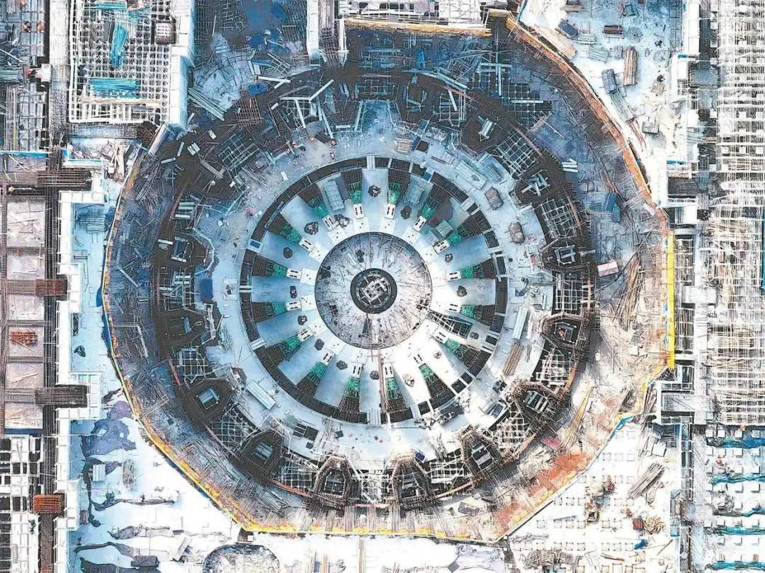 △中國科學(xué)院合肥物質(zhì)科學(xué)研究院等離子體所，緊湊型聚變能實驗裝置（BEST）項目正加緊施工。