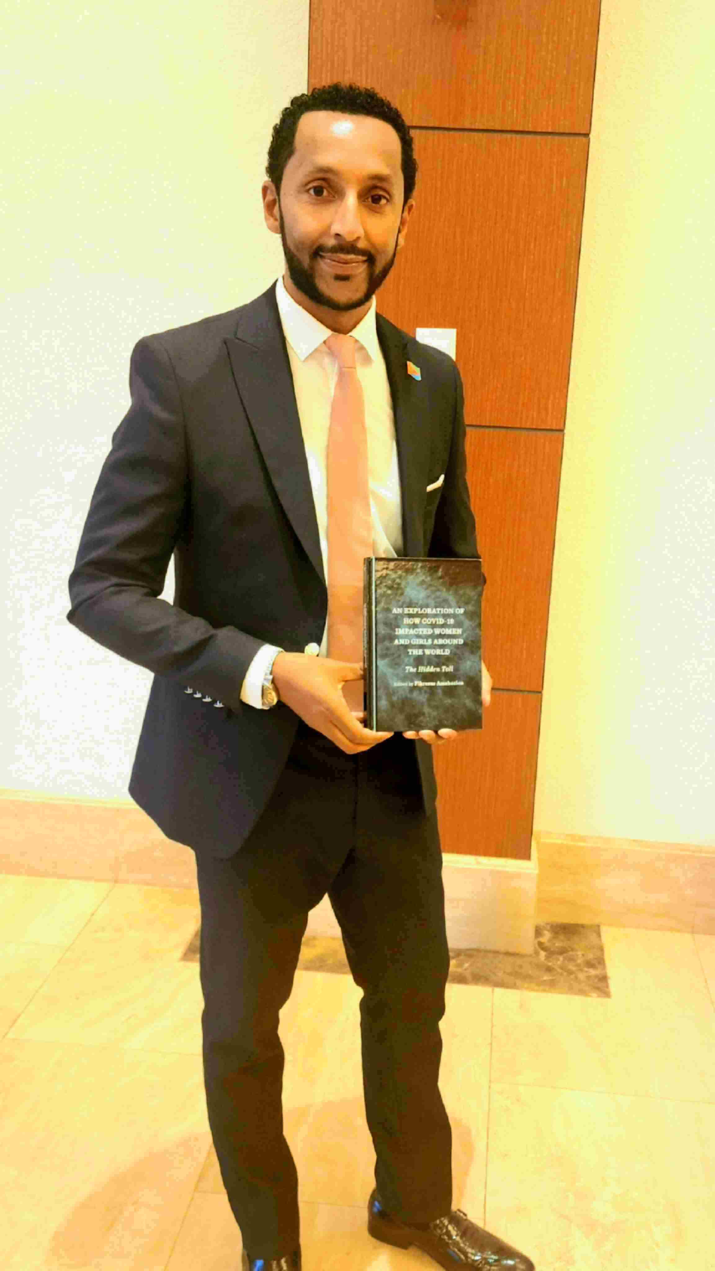 厄立特里亞戰(zhàn)略研究中心研究員、知名作家學(xué)者菲克雷耶蘇斯。圖片由受訪者提供