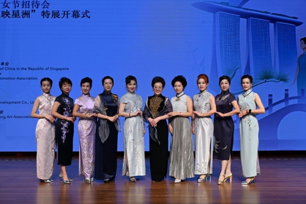 海派旗袍走秀展示著不同款式旗袍的獨特魅力。新加坡中國文化中心供圖