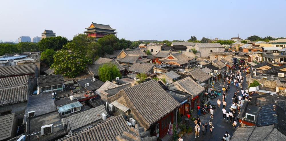 遠(yuǎn)眺鐘鼓樓。新華社記者 陳鐘昊 攝