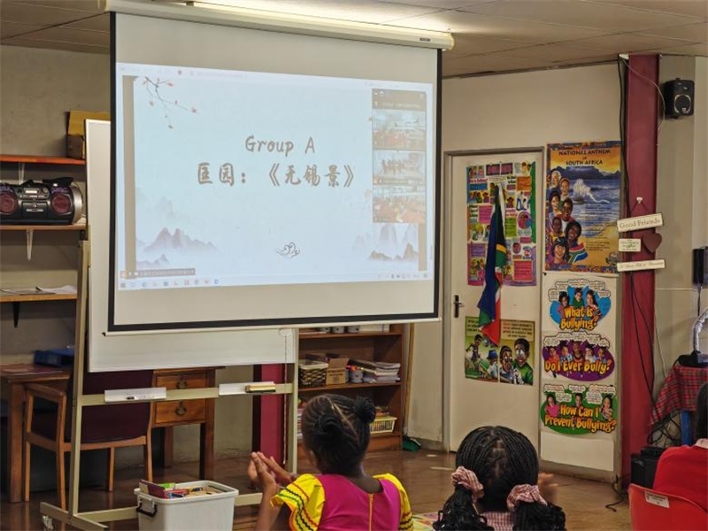 匡園學生介紹無錫景。