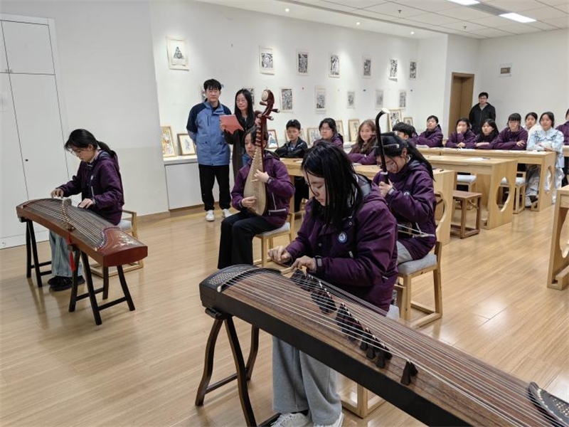 匡園學生民樂合奏。