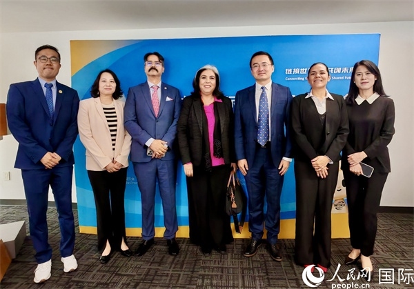 與會嘉賓合影。