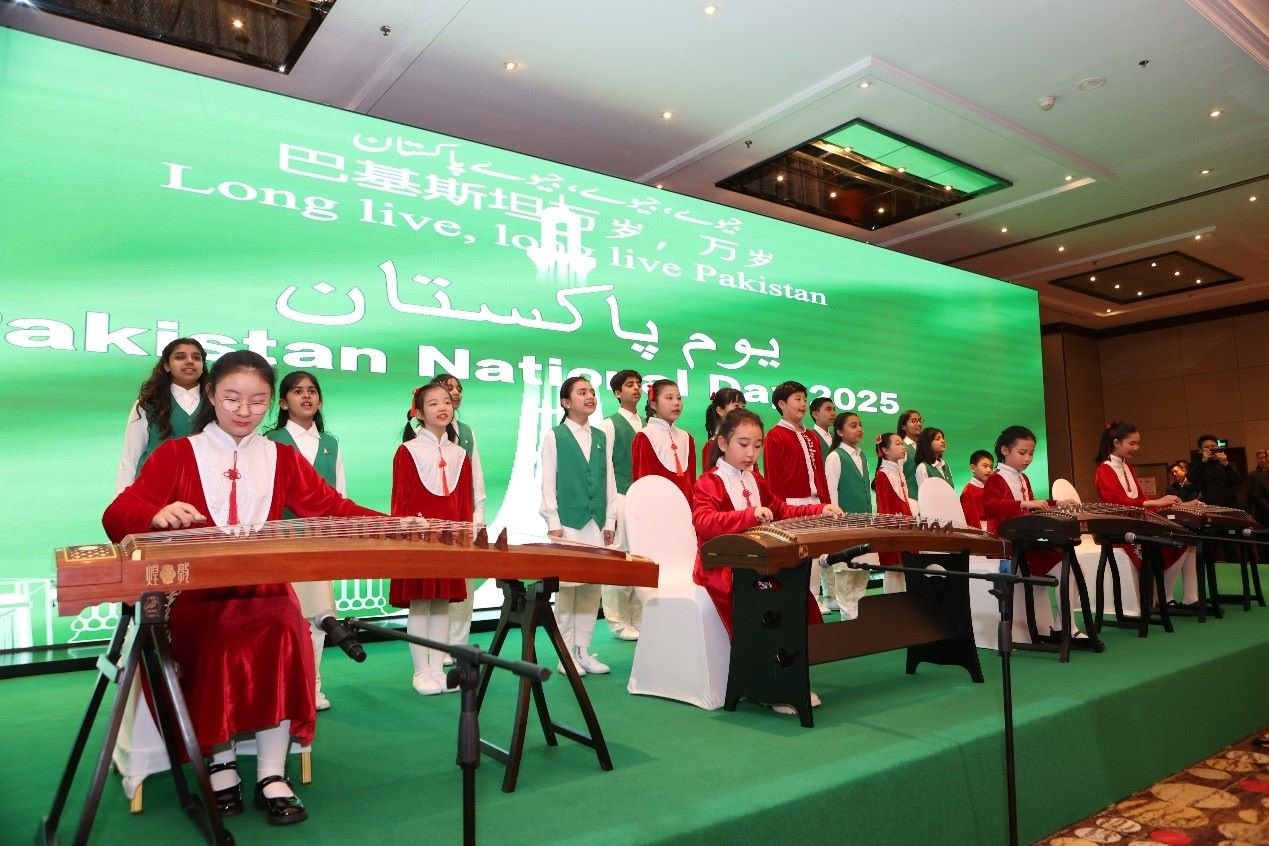 中巴兩國學(xué)生演出。巴基斯坦駐華大使館供圖