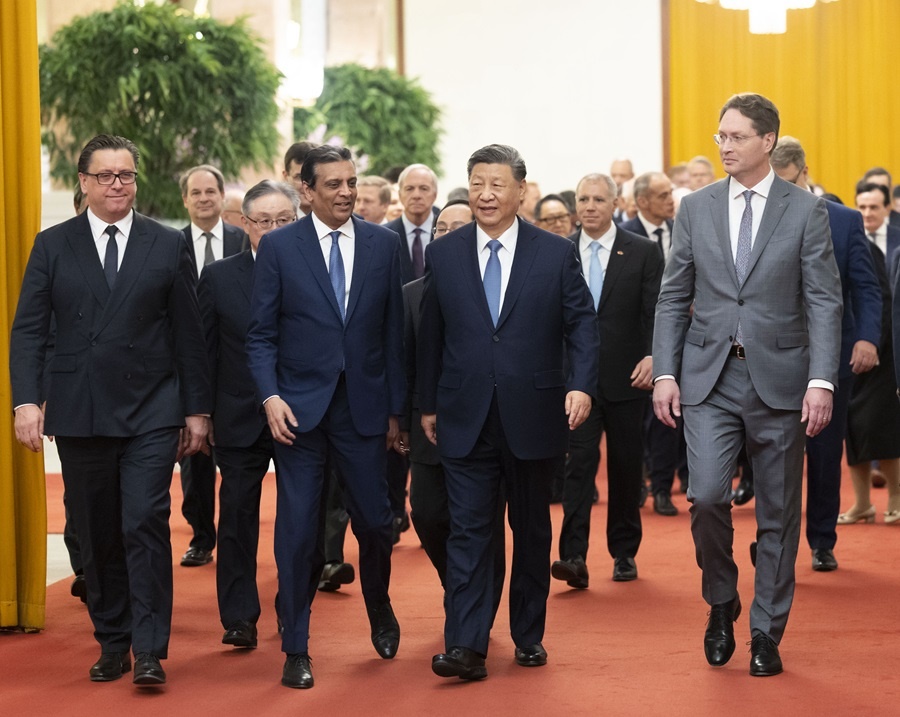 △3月28日上午，國家主席習近平在北京人民大會堂會見國際工商界代表。