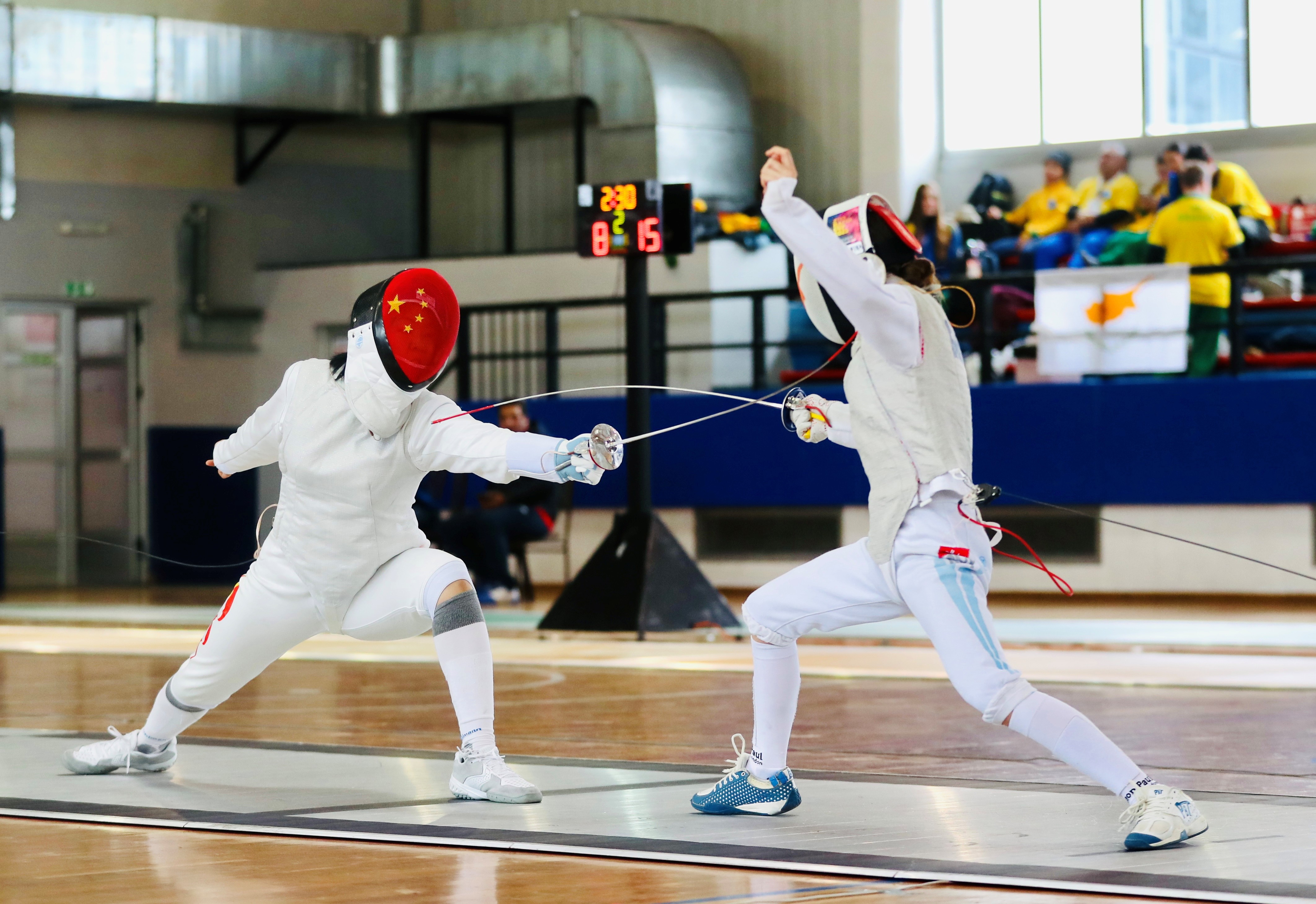 閔文珺（左）在比賽中。圖片來(lái)源：中國(guó)中學(xué)生體育代表團(tuán)