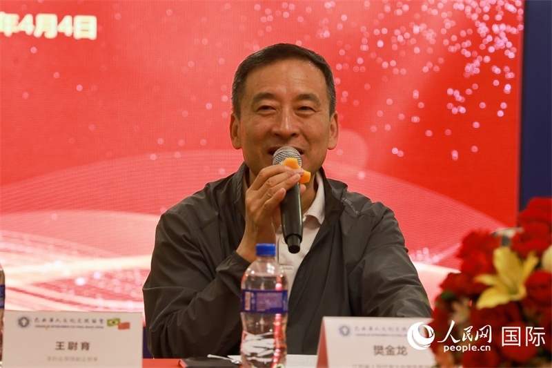 江蘇省人大常務(wù)委員會(huì)常務(wù)副主任樊金龍?jiān)谧剷?huì)上致辭。人民網(wǎng)記者 陳海琪攝