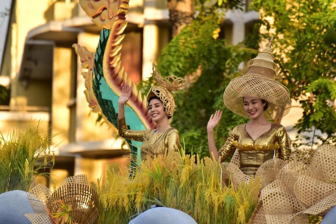 “祝福之河”花車以神龍形象象征水的神圣與豐饒，寓意祈福納祥。泰國國家旅游局供圖