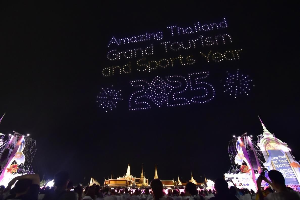 由1200架無人機組成的燈光秀點亮夜空。泰國國家旅游局供圖