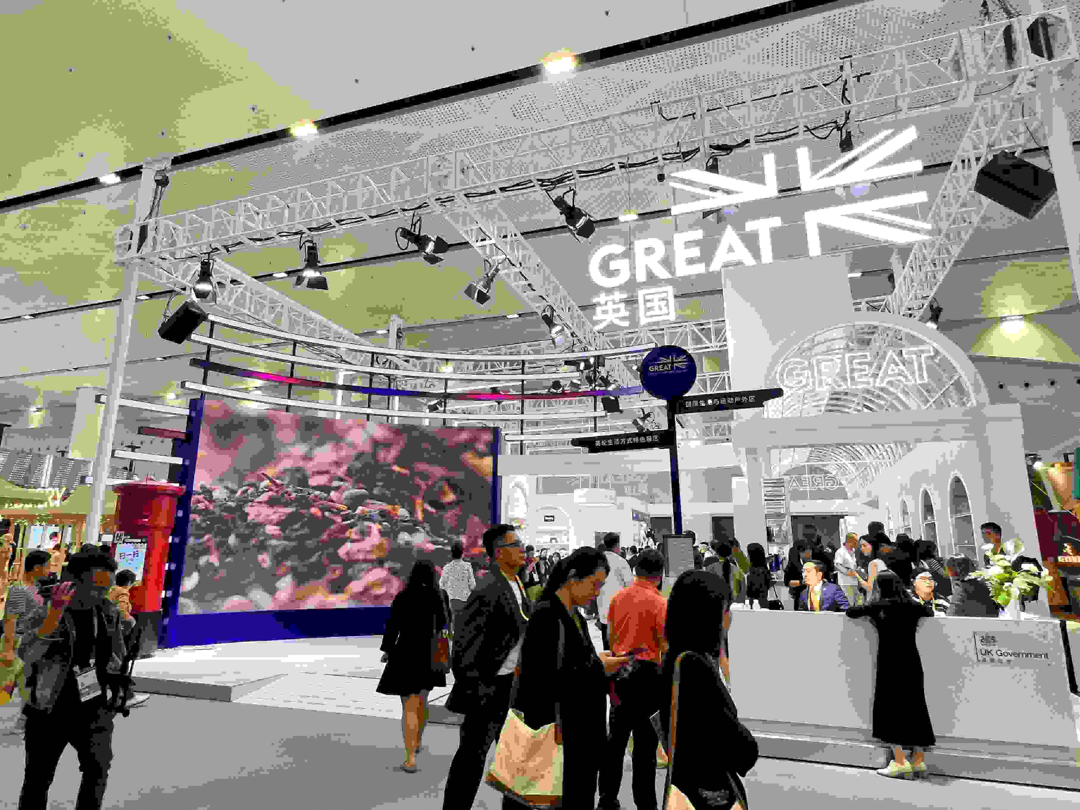 在消博會上，主賓國英國國家館開館。人民網(wǎng)記者 趙瞳攝