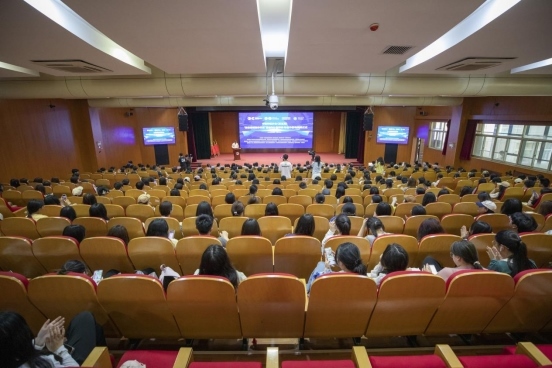 會(huì)議現(xiàn)場(chǎng)。學(xué)校供圖