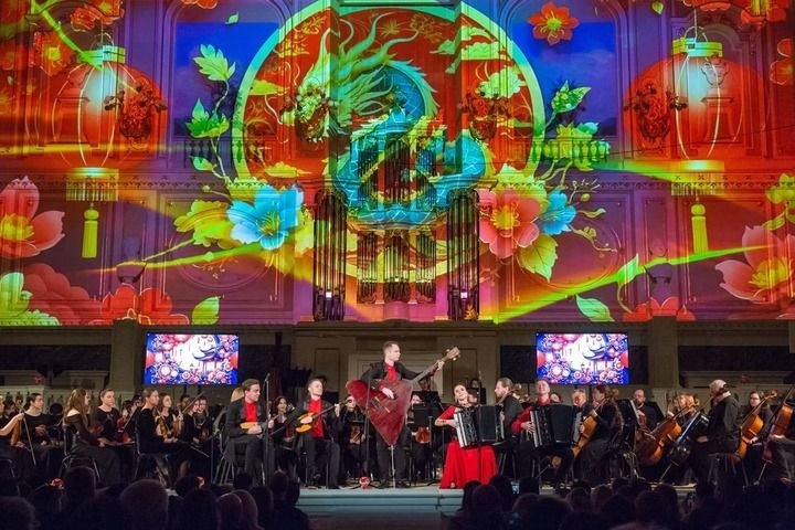 2025年2月6日，俄羅斯音樂家在圣彼得堡舉行的中俄新春音樂會上表演。新華社發(fā)（莫京娜 攝）