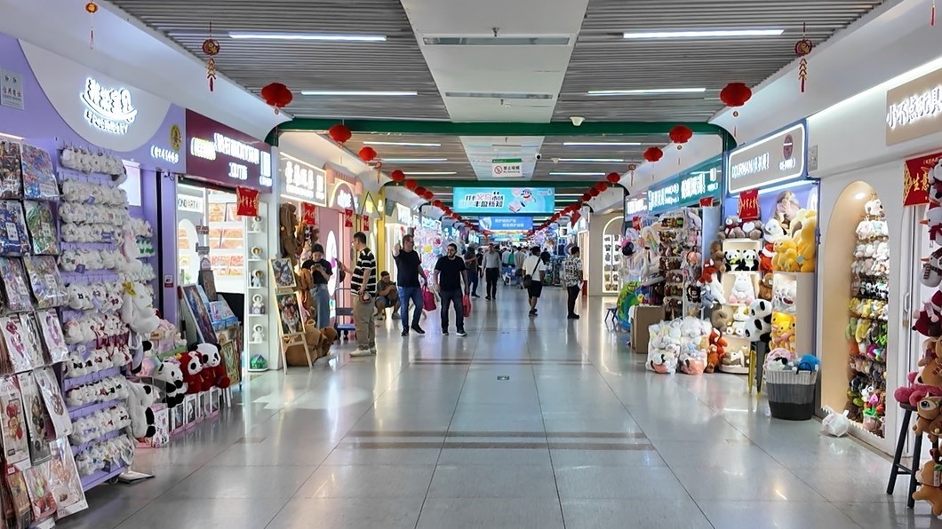 4月30日，義烏國際商貿(mào)城一區(qū)現(xiàn)場。人民網(wǎng)記者 王仁宏攝