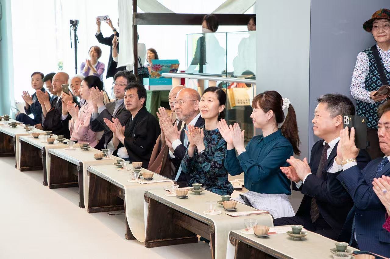 中日兩國文旅界、各茶道流派嘉賓出席開幕式。中國駐大阪旅游辦事處供圖