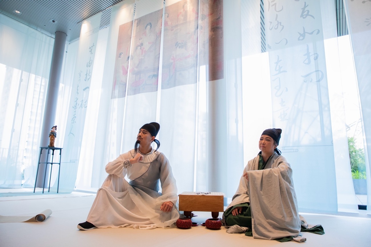 白居易與茶仙盧仝。中國駐大阪旅游辦事處供圖