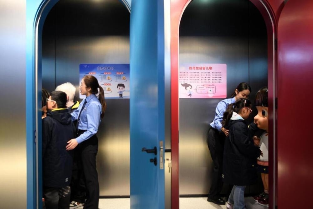 2025年4月2日，殘障兒童在無障礙青少年法治教育基地體驗。