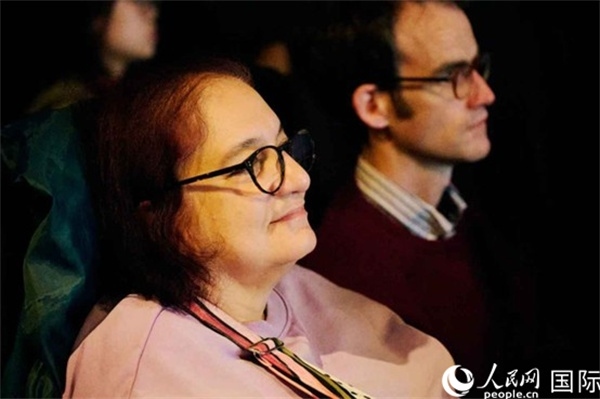 英國觀眾觀看巡展影片。楊浩鵬攝